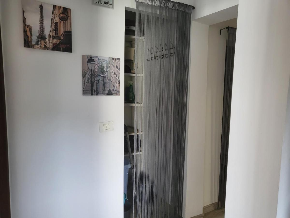 Apartament Cu 3 Camere Chiar In Inima Capitalei Bukarest Exteriör bild